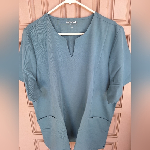 Mandala Plus Sz3XL Scrub Top Teal Short Sleeve V Neck Dbl Pockets Like New - Picture 1 of 7